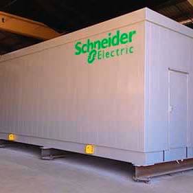 Armazém contendo eletrocentro TMSA em diagonal, parecido com container, feito para Schneider Brasil.