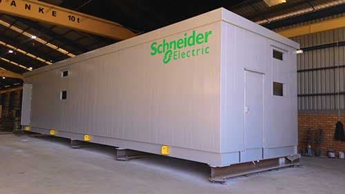 Armazém contendo eletrocentro TMSA em diagonal, parecido com container, feito para Schneider Brasil.